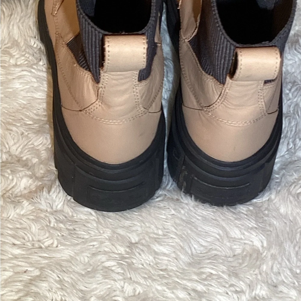 Sorrel caribou womens platform waterproof boots size 9